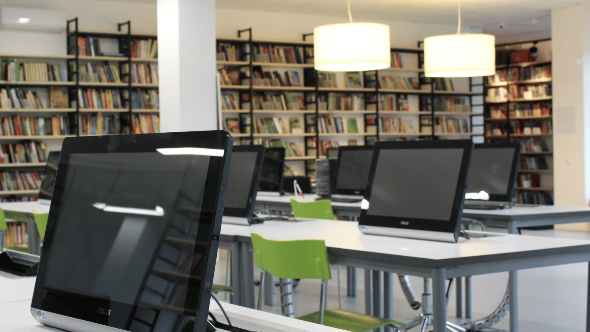 A room lined with computer workstations